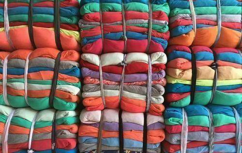 废旧纺织品加工线洁普废旧衣物撕碎生产线主要由进出料输送设备,双轴