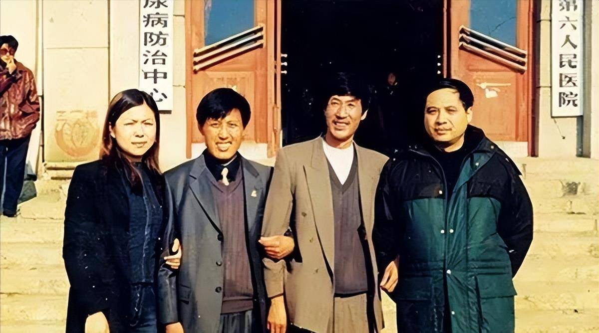 董颖是在山东生活的黑龙江人,1999年,她和好友谢芳相约,从青岛坐船去