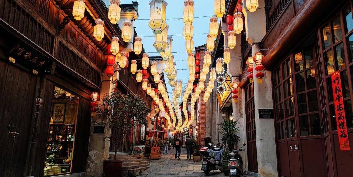 安庆倒扒狮老街,它曾是安徽第一商业街,也留下了诗人海子的记忆