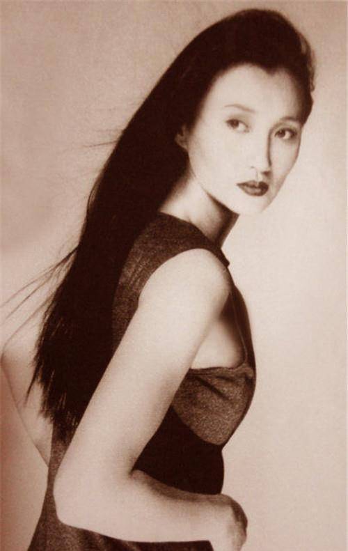 80年代第一美女因太漂亮被暗算差点被砍掉鼻子_林芳兵_表演_观众