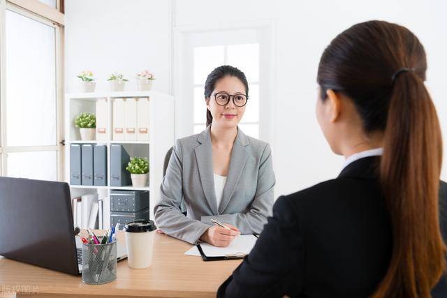 职场上,想要顺利通过面试,需要牢记这几点_对方_问题_自己人