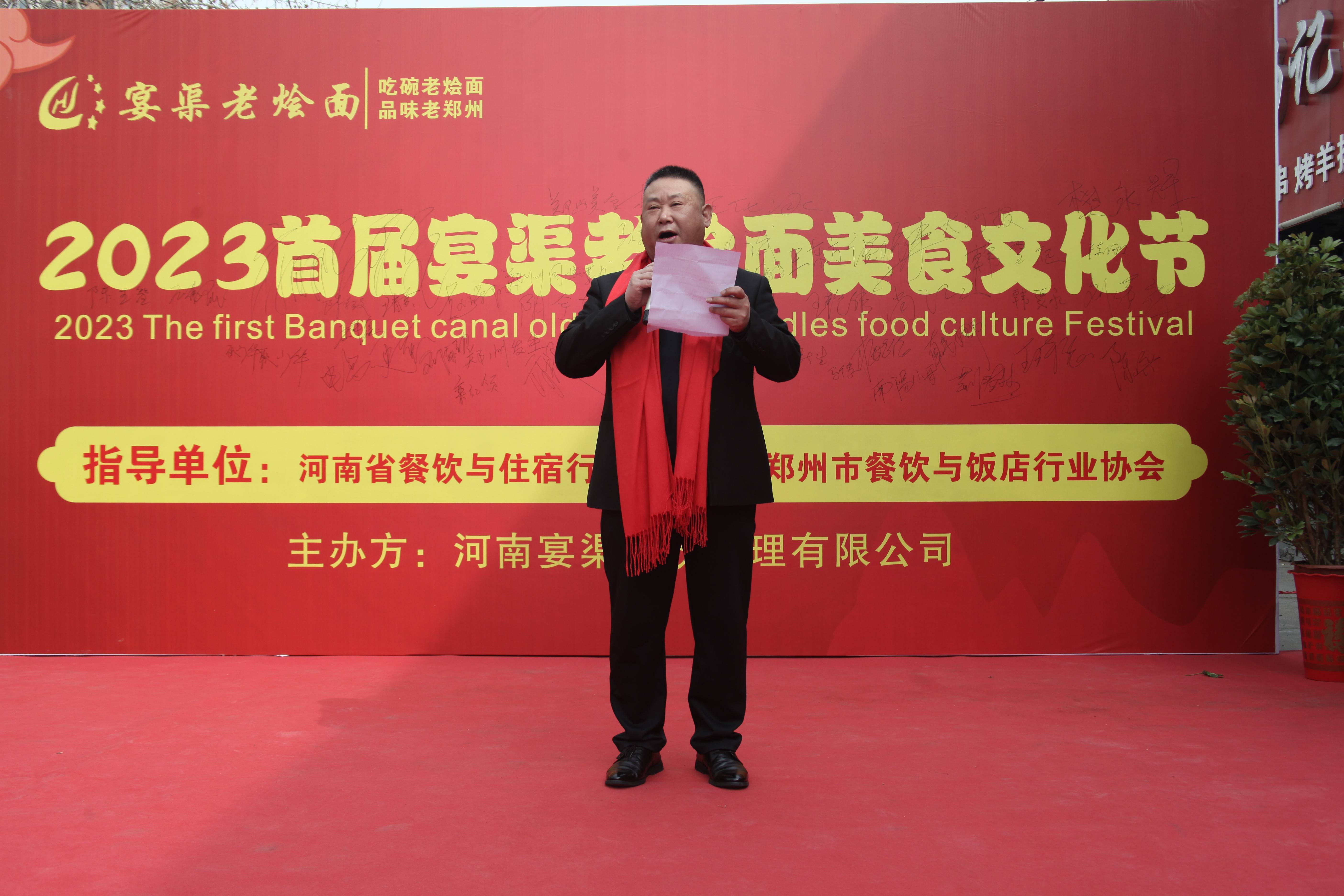 蒋辉从自身品尝宴渠老烩面的角度,对宴渠烩面的味道,品相,质量等给予