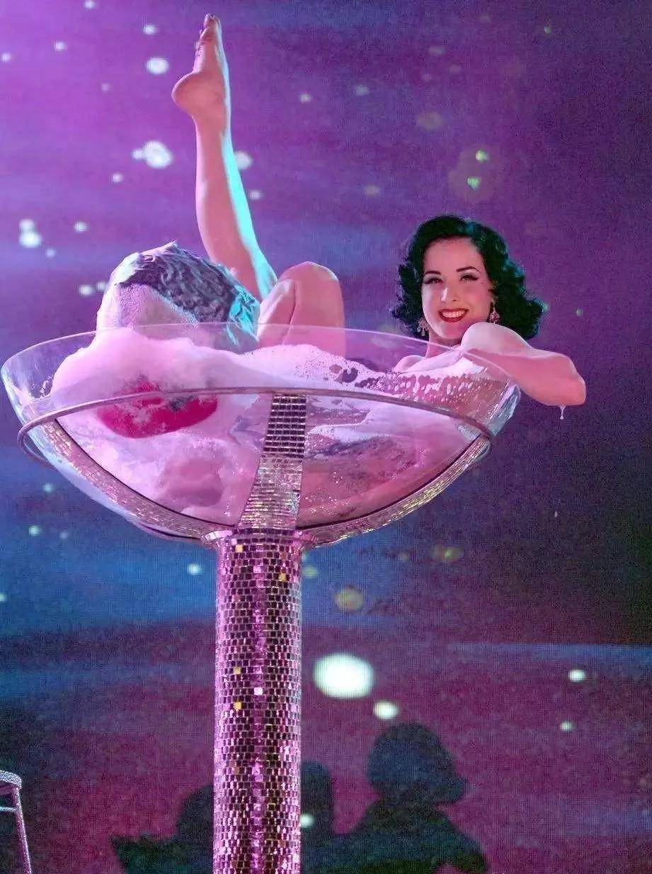 分手,被传摘2根肋骨,如今身家2亿,35岁男友不简单_蒂塔万提斯_表演