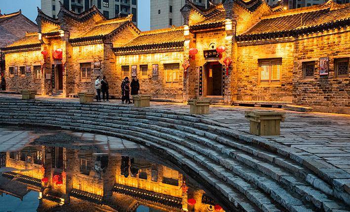 夜幕下平安驿里逛"逗街",豫风楚韵拂面来,民俗美食醉游人_豫南_旅游