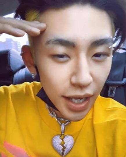 真人秀导演不让打眉钉,看到小鬼王琳凯的遮挡技巧后,太机智了