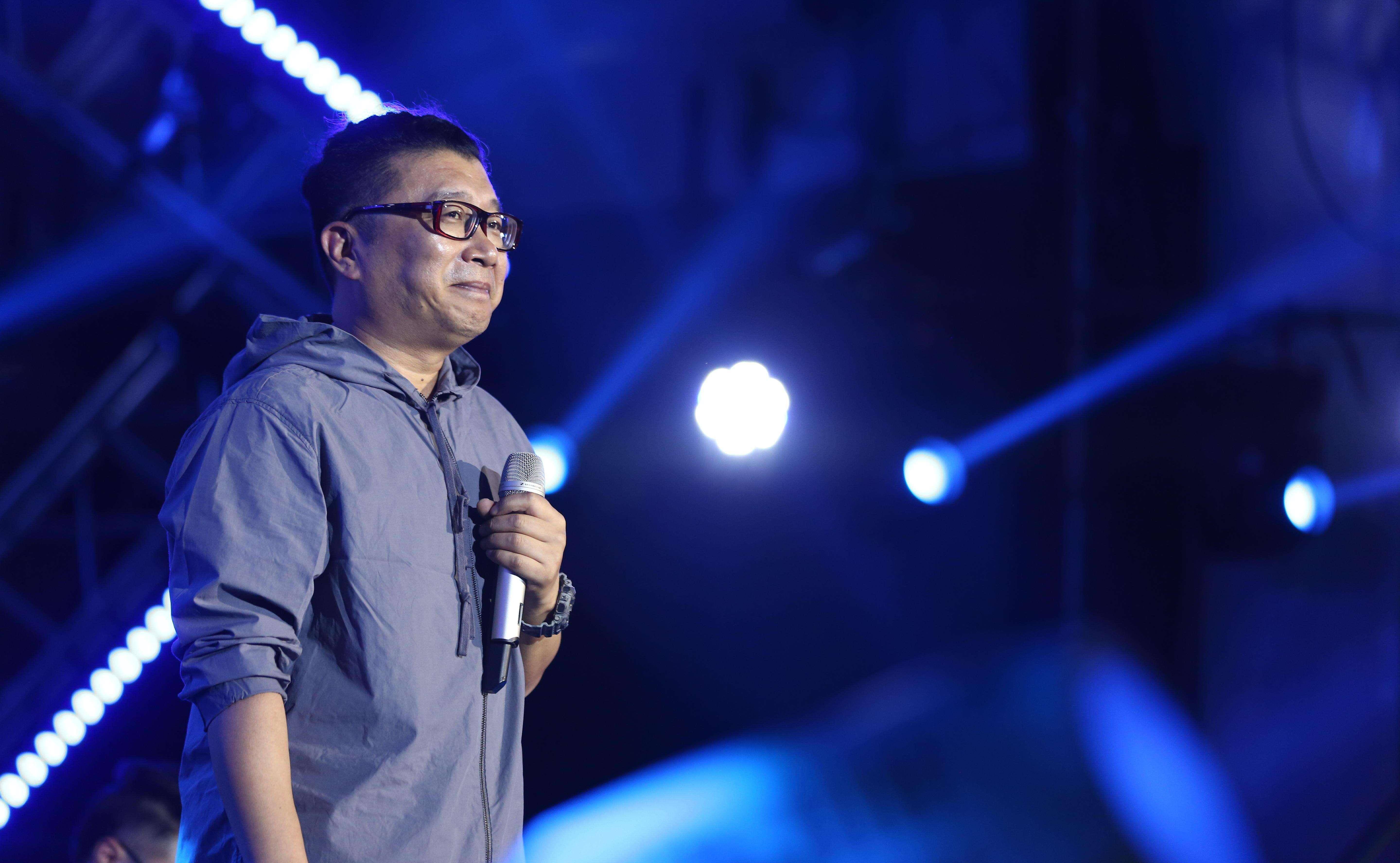 他被称神曲歌手,一首歌赚2亿上过4次舞台,如今的庞龙成大学教师_音乐