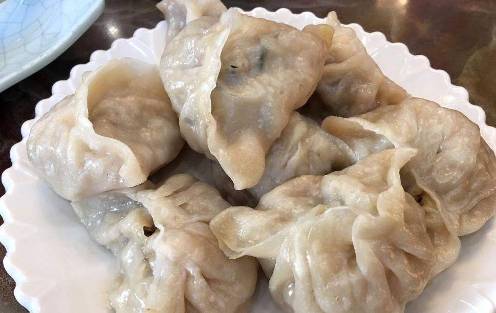 沙葱羊肉蒸饺不仅祛除了羊肉的膻味,使馅料更加鲜美受顾客的喜爱_羔羊