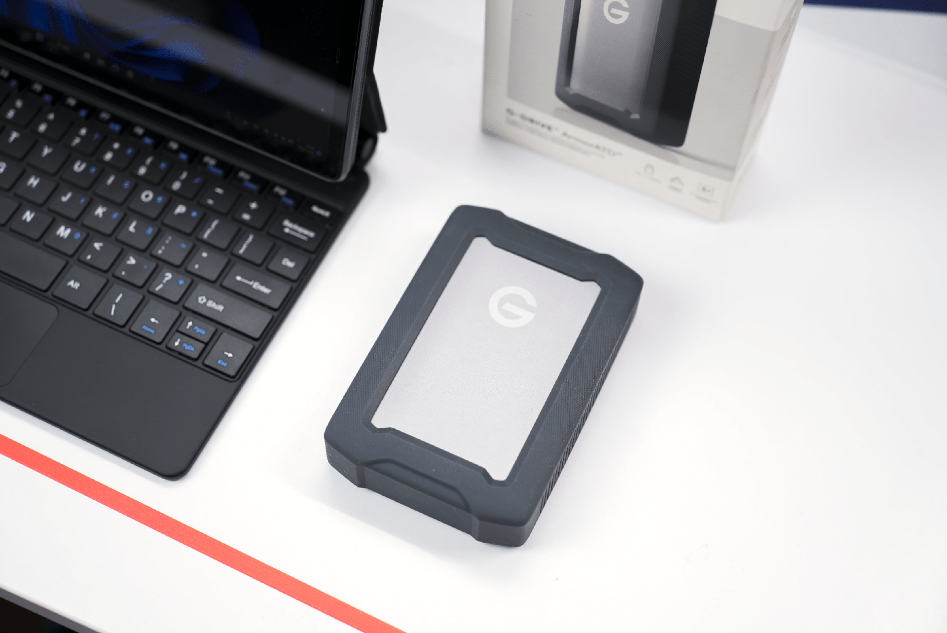 闪迪大师极客外置硬盘评测：三防加持，户外摄影达人必备移动硬盘_搜狐网