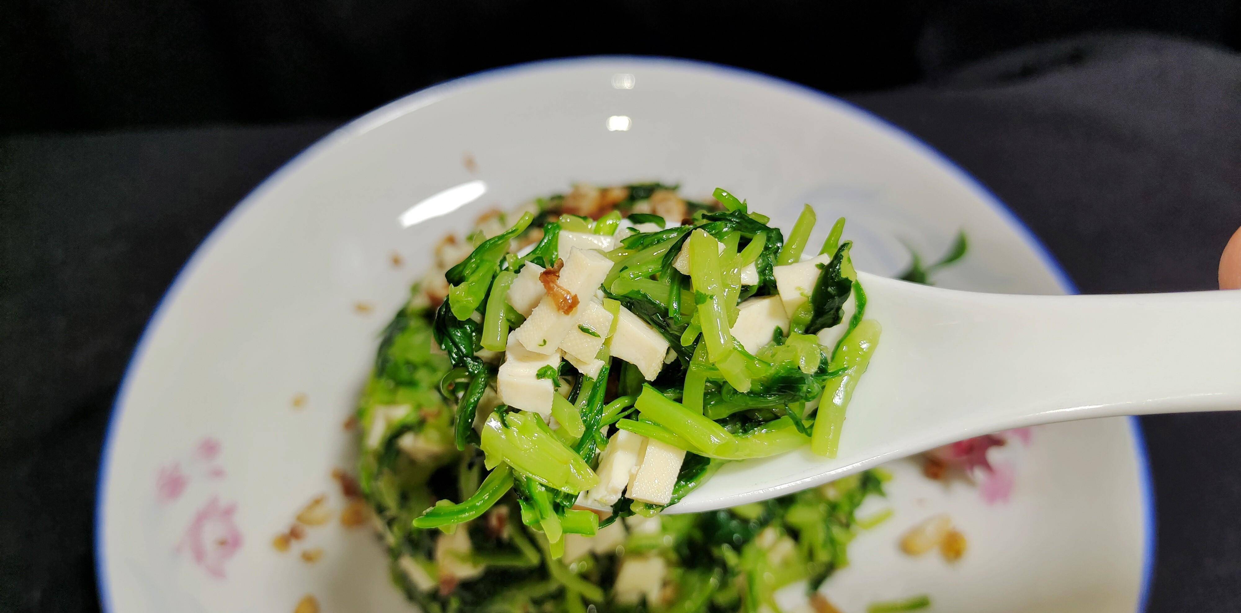 马兰头拌香干:春天"补钾"必吃野菜!