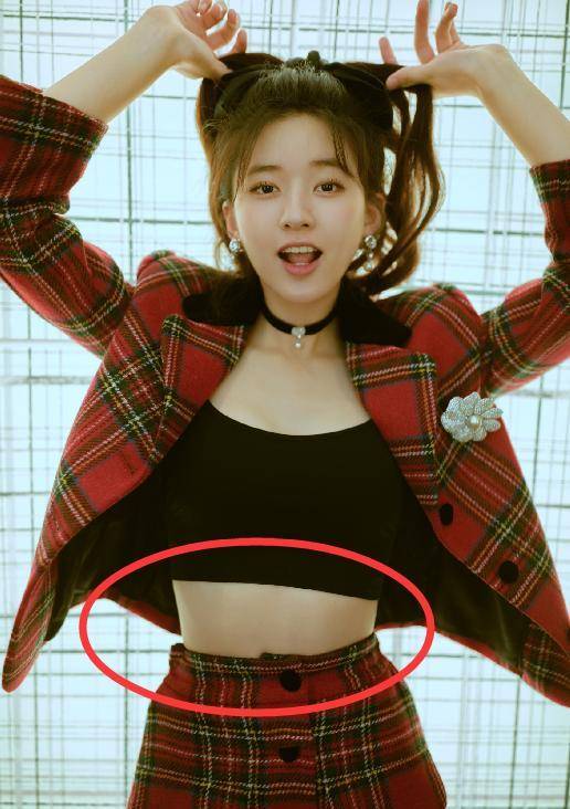 彻底信了赵露思只有78斤,当她穿上露脐装后,这腰围我嫉妒了_身材_圆脸