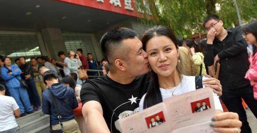 13年湖北单亲妈妈与丑男结婚,丈夫借钱4万不还,报警牵出诈骗案_张洁