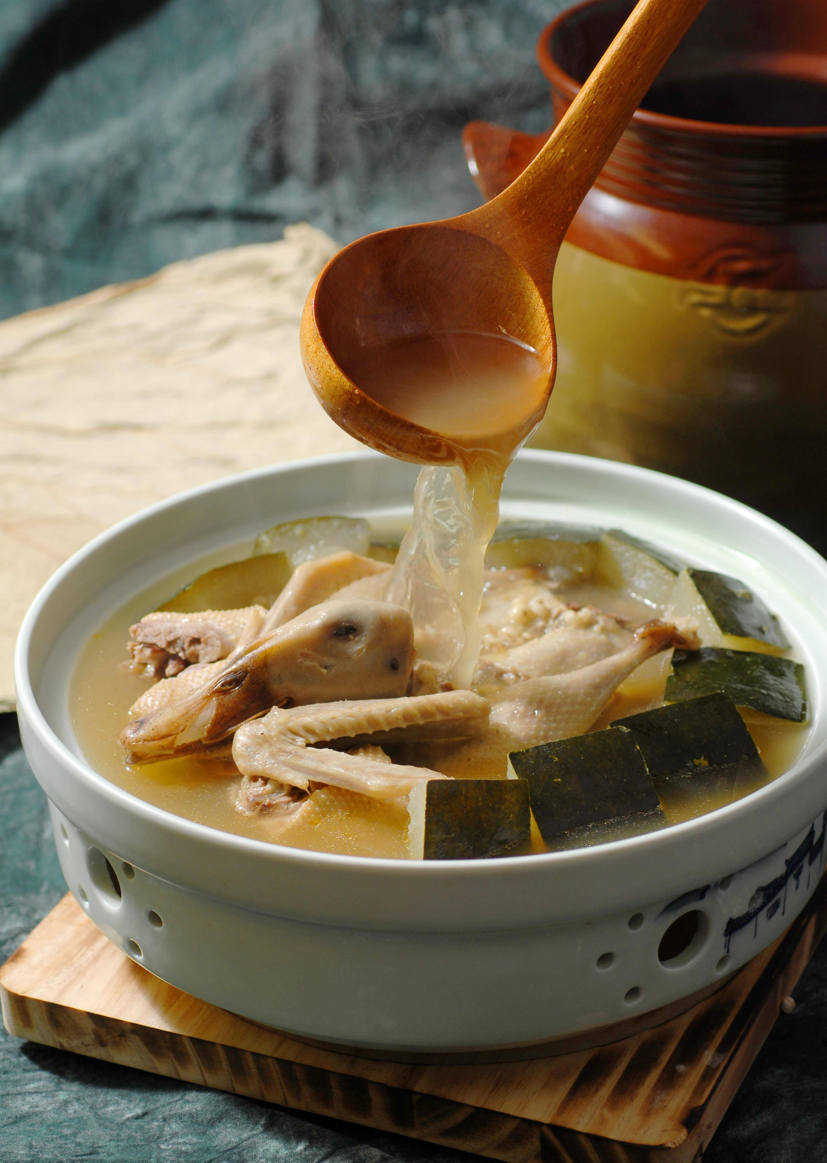 营养靓汤:冬瓜荷叶老鸭汤,益胃生津,快煲给家人喝吧_夏天_瘦肉_备用
