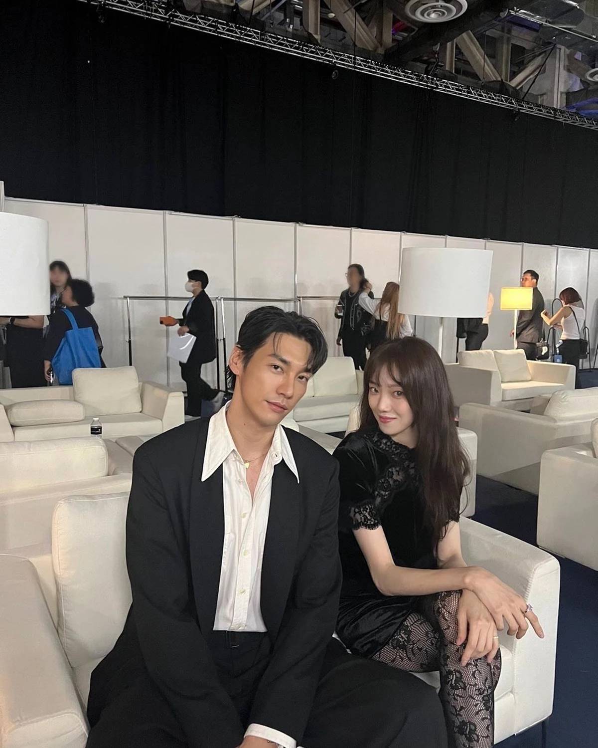 金英光和李圣经目前正在韩剧《说是爱情》中饰演韩冬辰和沈宇珠,他们