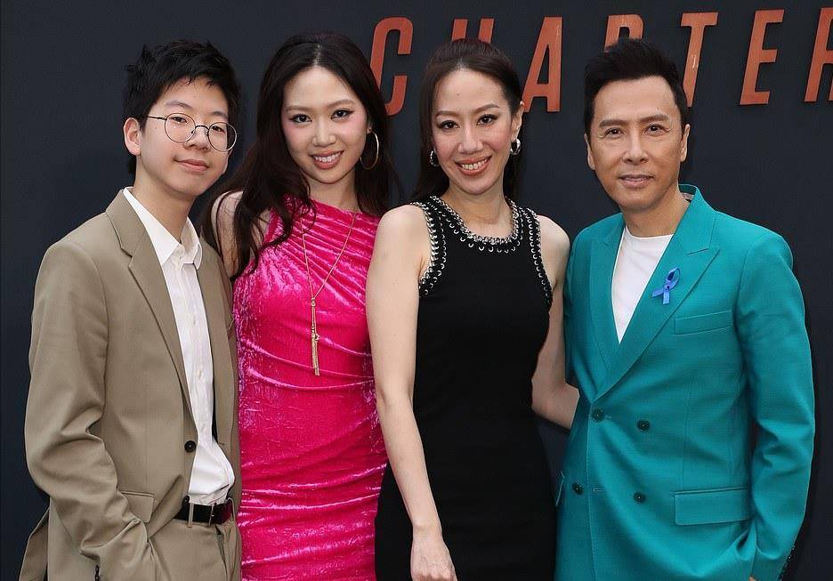甄子丹携娇妻儿女亮相《疾速追杀4》首映礼,厚鞋底太吸睛_黑色_汪诗诗