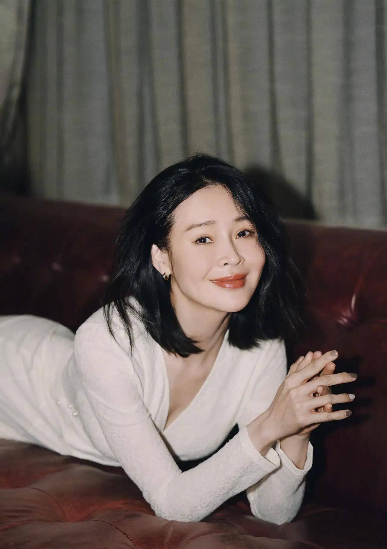 骨子里有魅力又妩媚迷人的于明加_生活_故事_老公