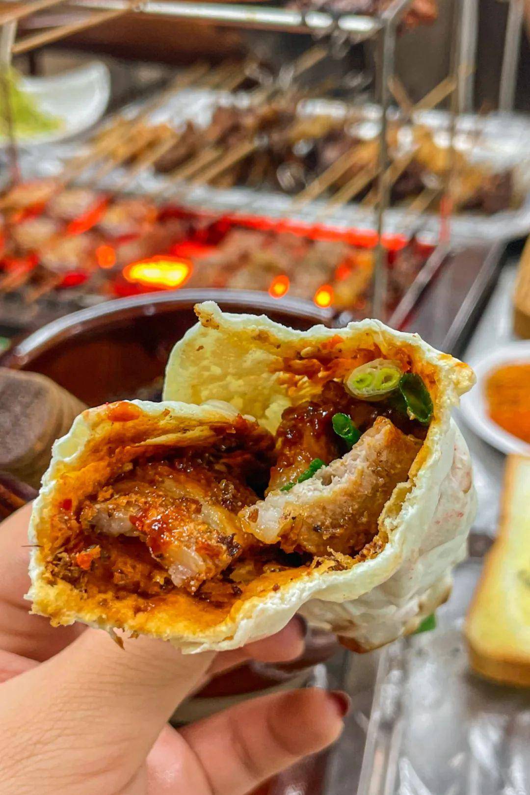 淄博小饼卷肉,只是山东烧烤宇宙的火炉子一角_大蒜_济南_摄影