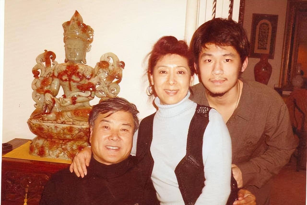 69岁关牧村携丈夫住顶级养老院!