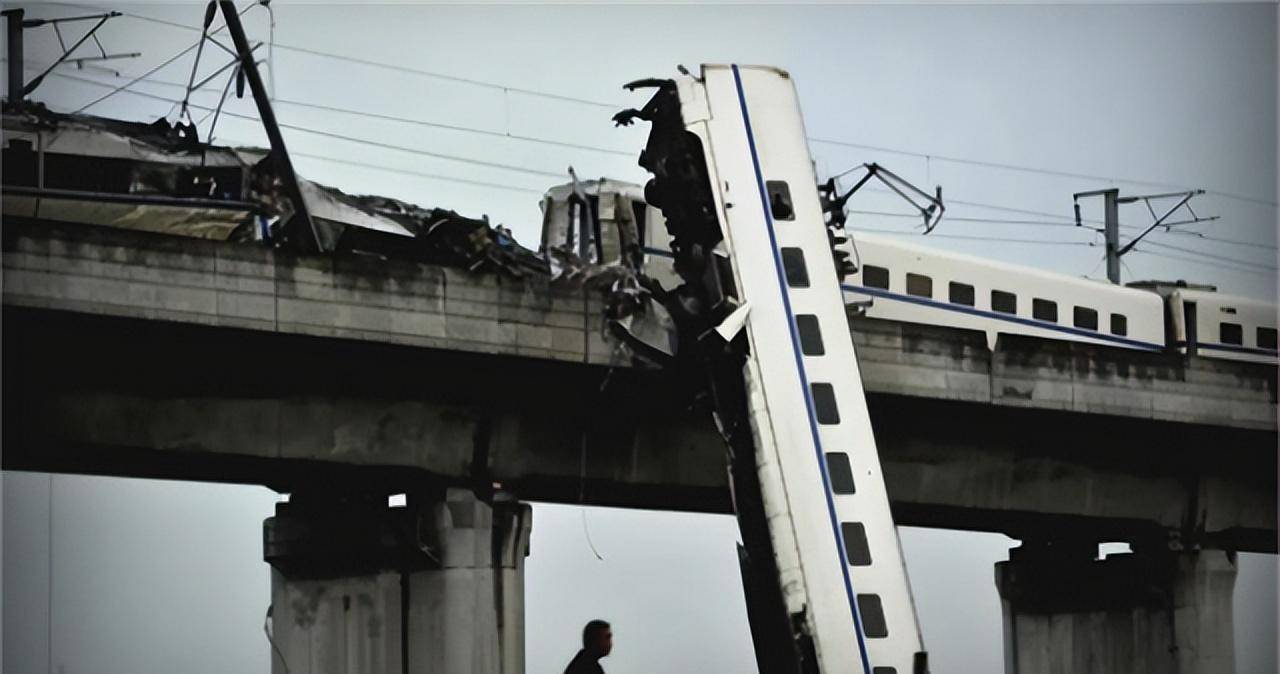 2011温州动车事故图片