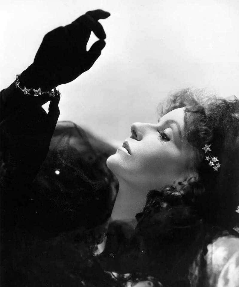 即使是如白茶花一样善良美丽的"茶花女"玛格丽特也不能例外?