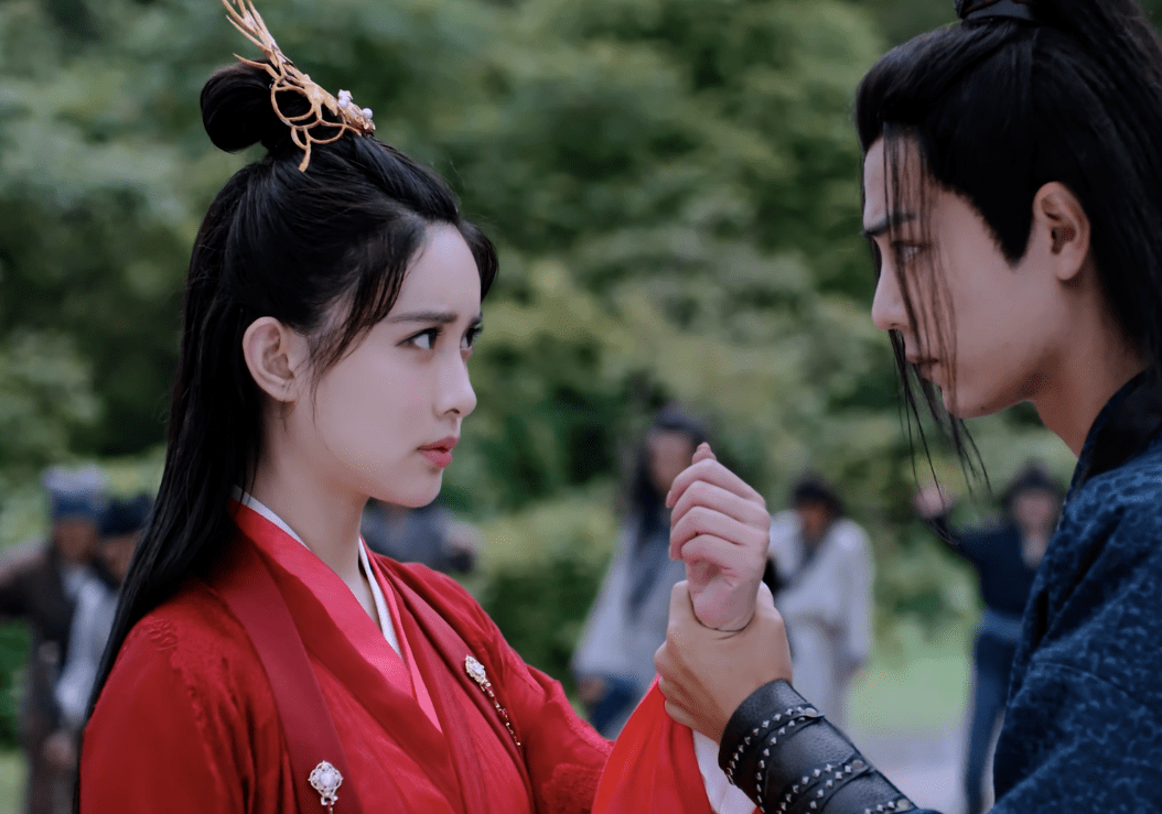 《陈情令》魏无羡拉着她暖暖的小手,蓝湛气呼呼的转身离去,表情好搞笑