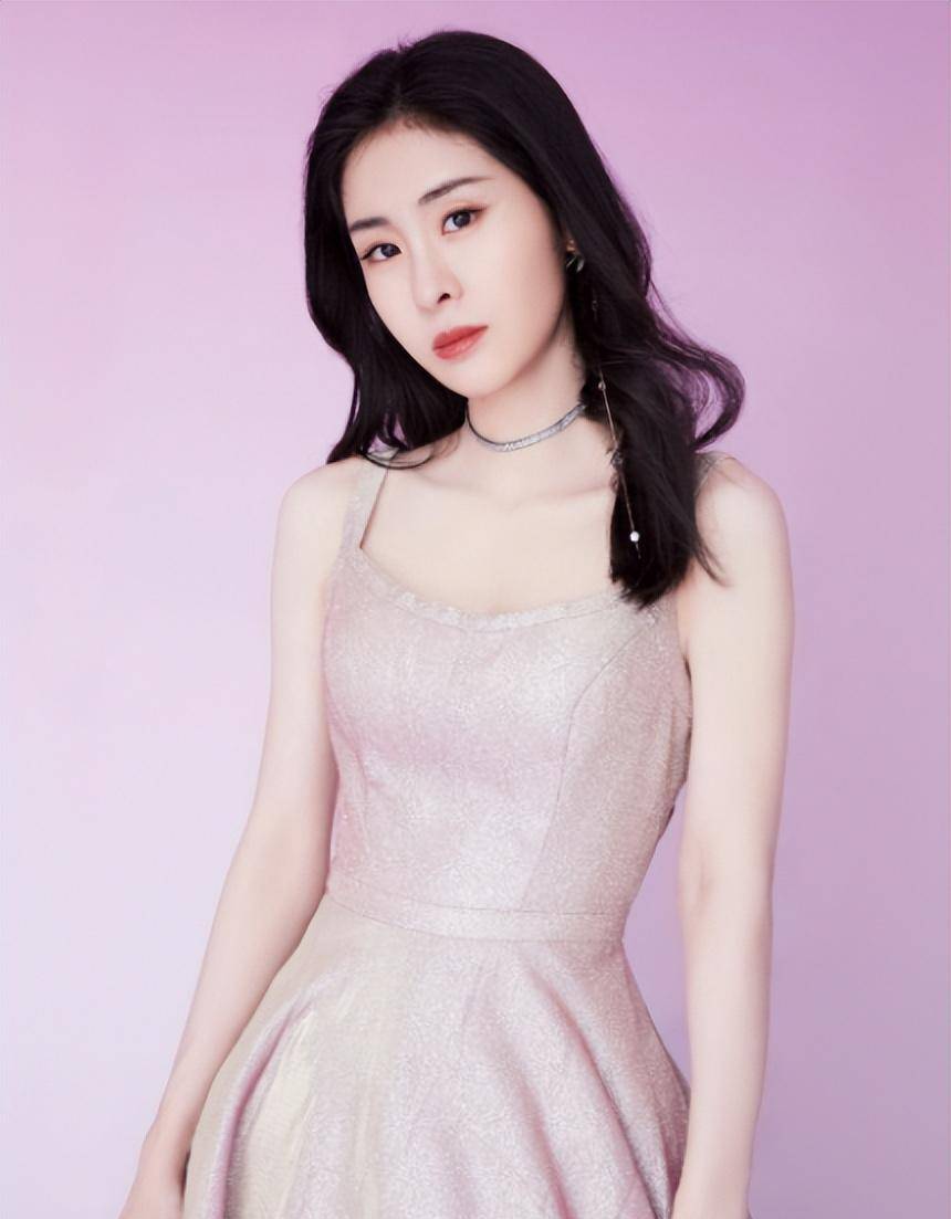 "人生赢家"张碧晨:赴韩出道被赶出宿舍,后靠能力成歌坛巨星_那英为