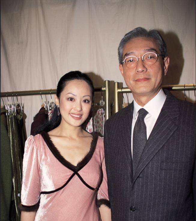 钟镇涛前妻章小蕙:曾挥霍无度欠2.