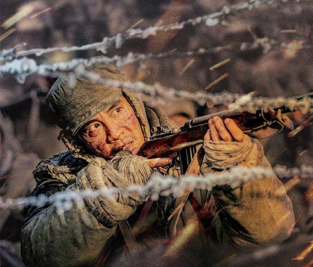 以电视剧《冬与狮》出道,之后参演了《玉骨遥》等电视剧.