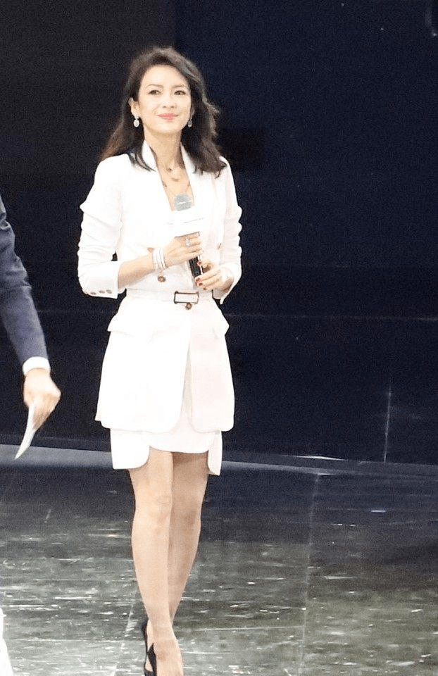 章子怡骨相扛老挂得住肉!