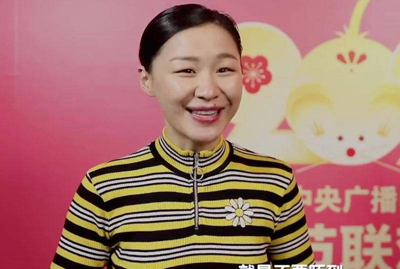 曾经被同学孤立的金靖,据说长得丑,他认识了老板马东,在春晚走红_公众