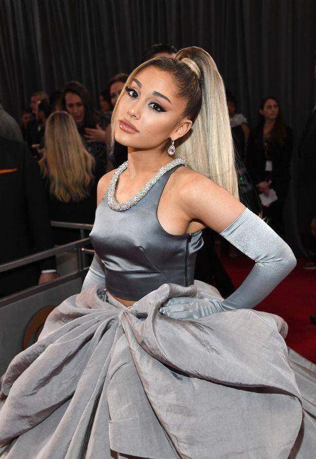歌唱巨星爱莉安娜·格兰德:从60年代灵感到红地毯选择_ariana_grande