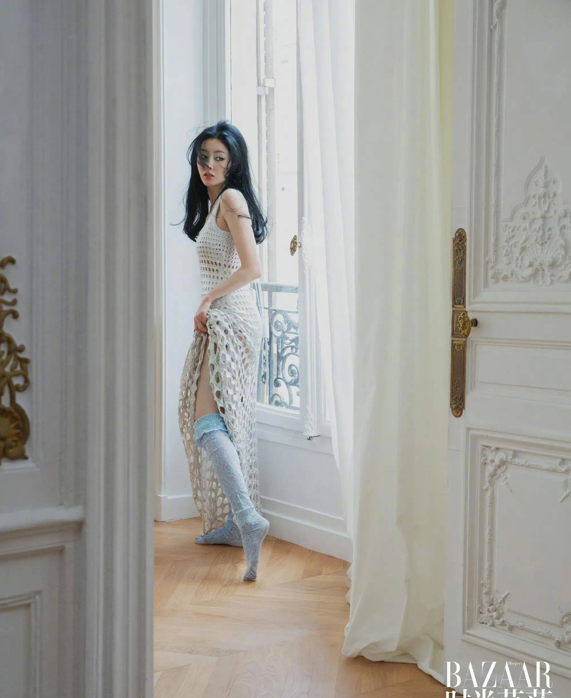 张天爱minibazaar三月刊 镂空透视渔网裙 全身穿黑丝 也太性感了!