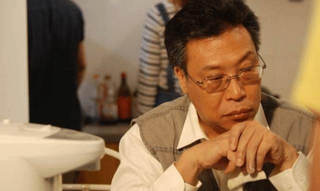 然而他在《精武门》里面却是一位正派角色,饰演的是张大帅之子张克祥