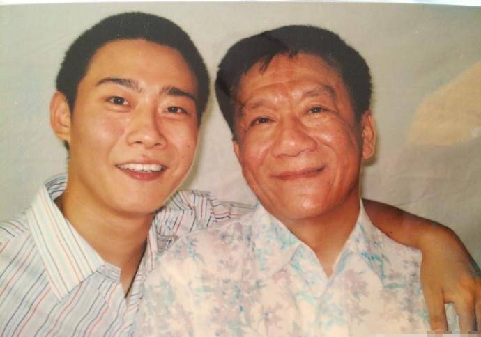 郭德纲记恩师,侯震却说"时间过得真快",六个字暗示了太多意义_侯耀文