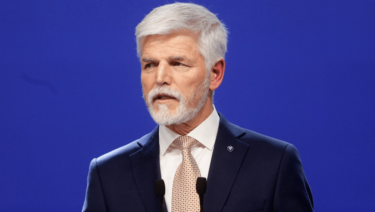 捷克总统彼得·帕维尔弹药产能接近极限,捷克要拉乌民众下场为了抵挡