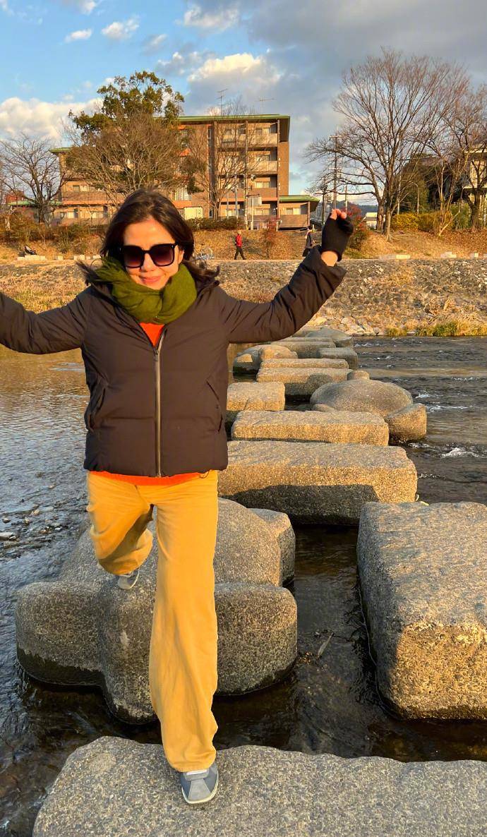 钟楚红国外游玩!