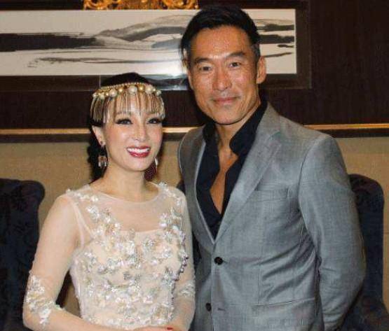 浩南出镜曝光前妻身份,曾是亚洲知名女打星,57岁至今单身_大岛由加利