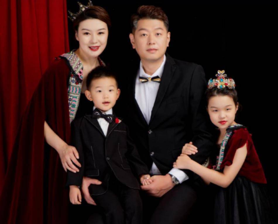 "亚洲蝶后"周雅菲,嫁给二婚篮球国手莫科,成体坛第一模范夫妻_游泳