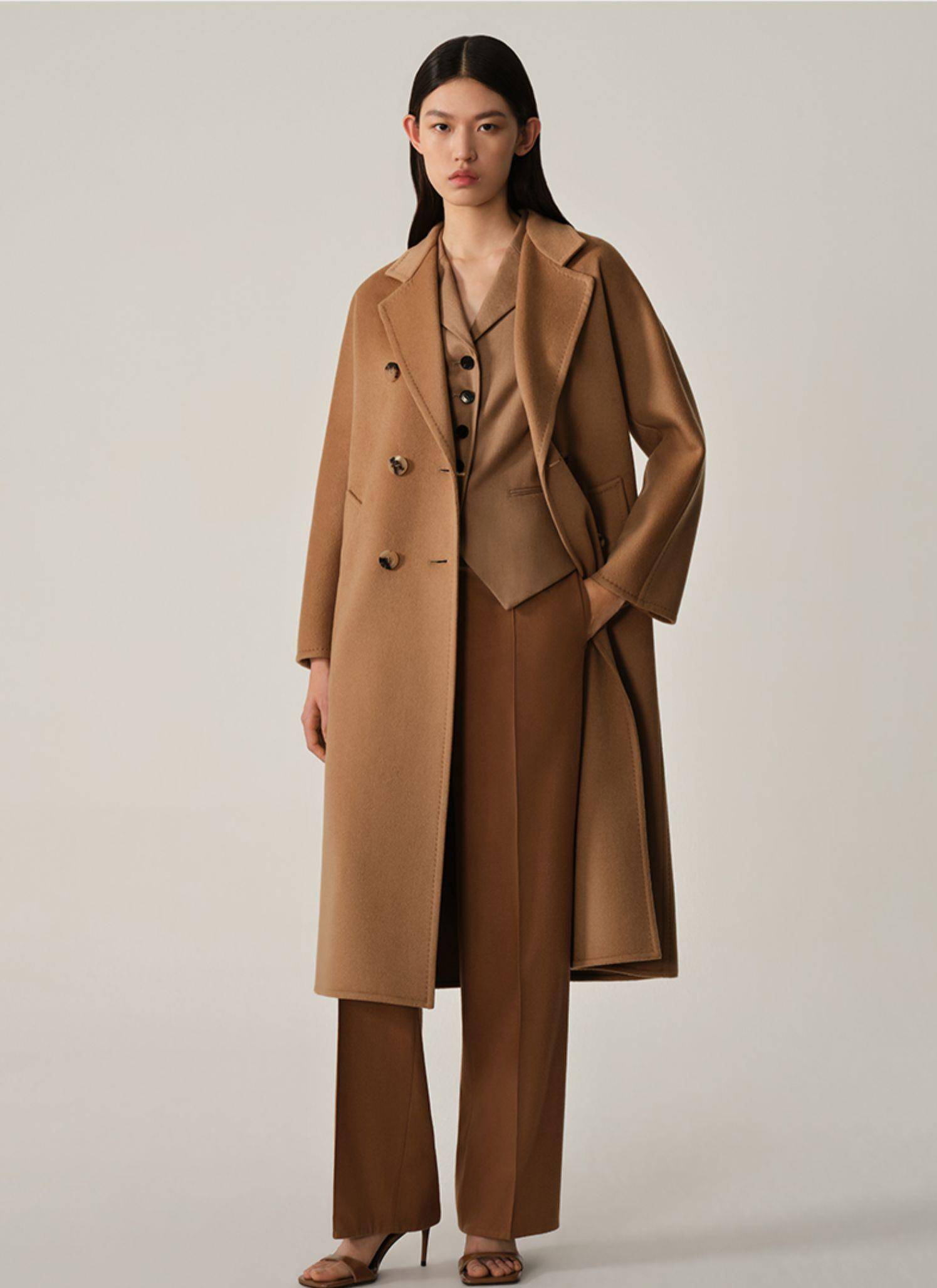 50岁女人冬季穿搭误区:衣服太花,裙子太短,油腻显老_显得_女性_丝袜