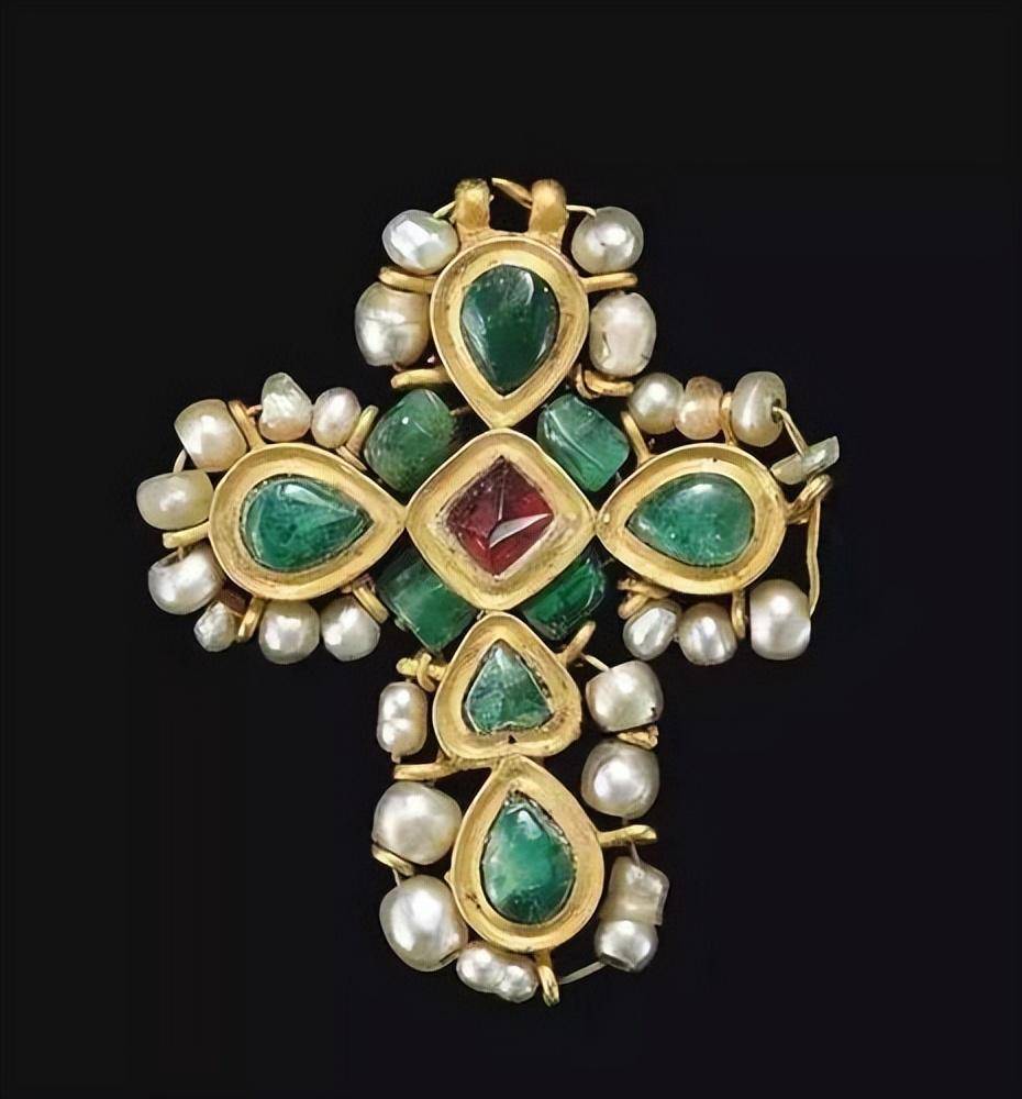 浅论欧洲中世纪时期珠宝首饰风格_的设计_珐琅_宝石