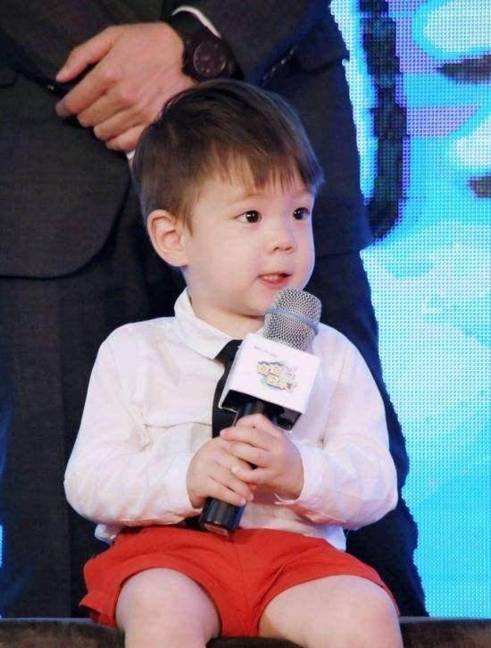 嗯哼neinei被撞脸!