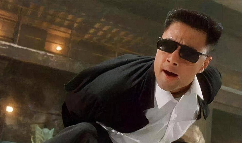 和李连杰拍摄《给爸爸的信》,于荣光黑衣墨镜,利落的身手气场十足不输