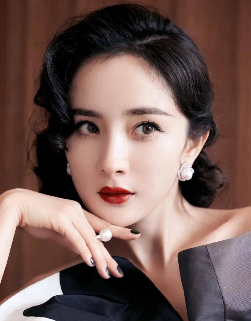 中国皮肤最白的女明星图片
