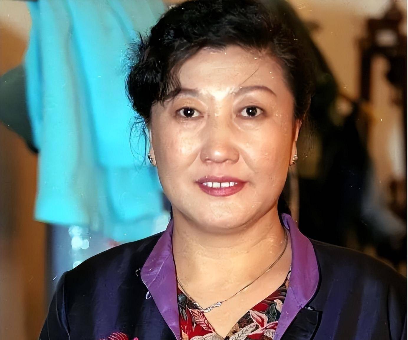 小品演员高秀敏:为爱与有妇之夫同居14年,至死都没和赵本山和解_何庆