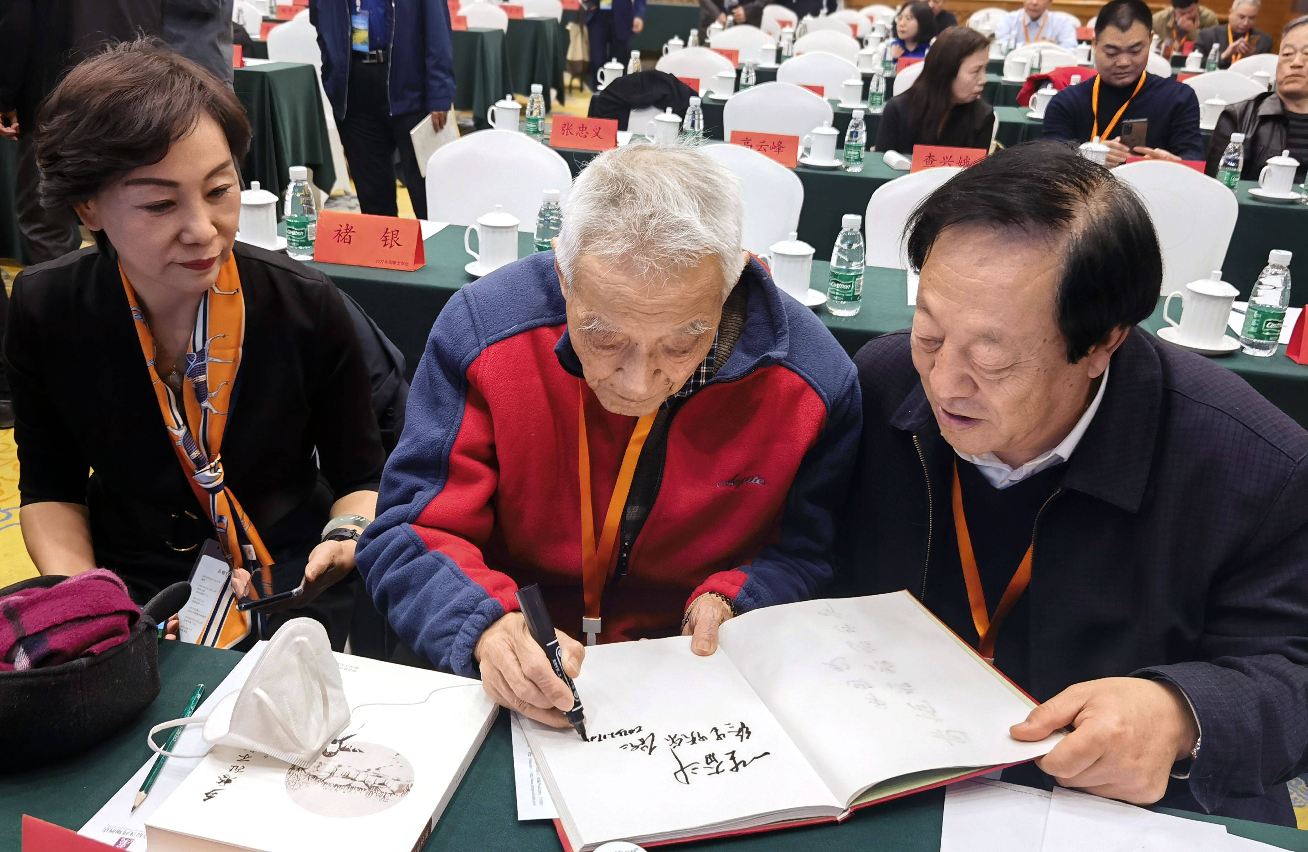 中国散文年会召开|董发亮《冠山踏雪》获散文二等奖_商洛_获奖_秦岭