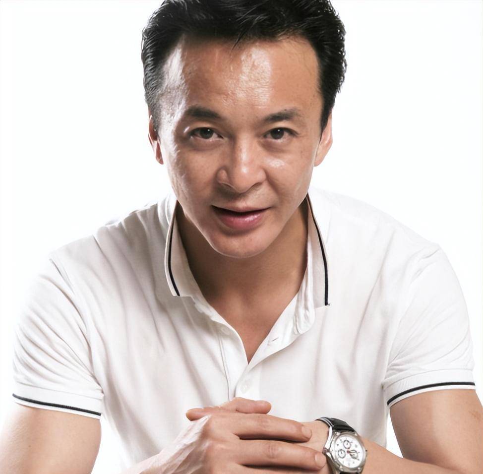 石文中:《潜伏》里李海丰,演技精湛但戏红人不红,54岁婚姻成谜_孙红雷