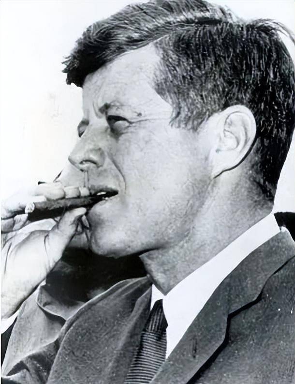 雪茄与名人-大人物的特殊小癖好!_肯尼迪_丘吉尔_系列