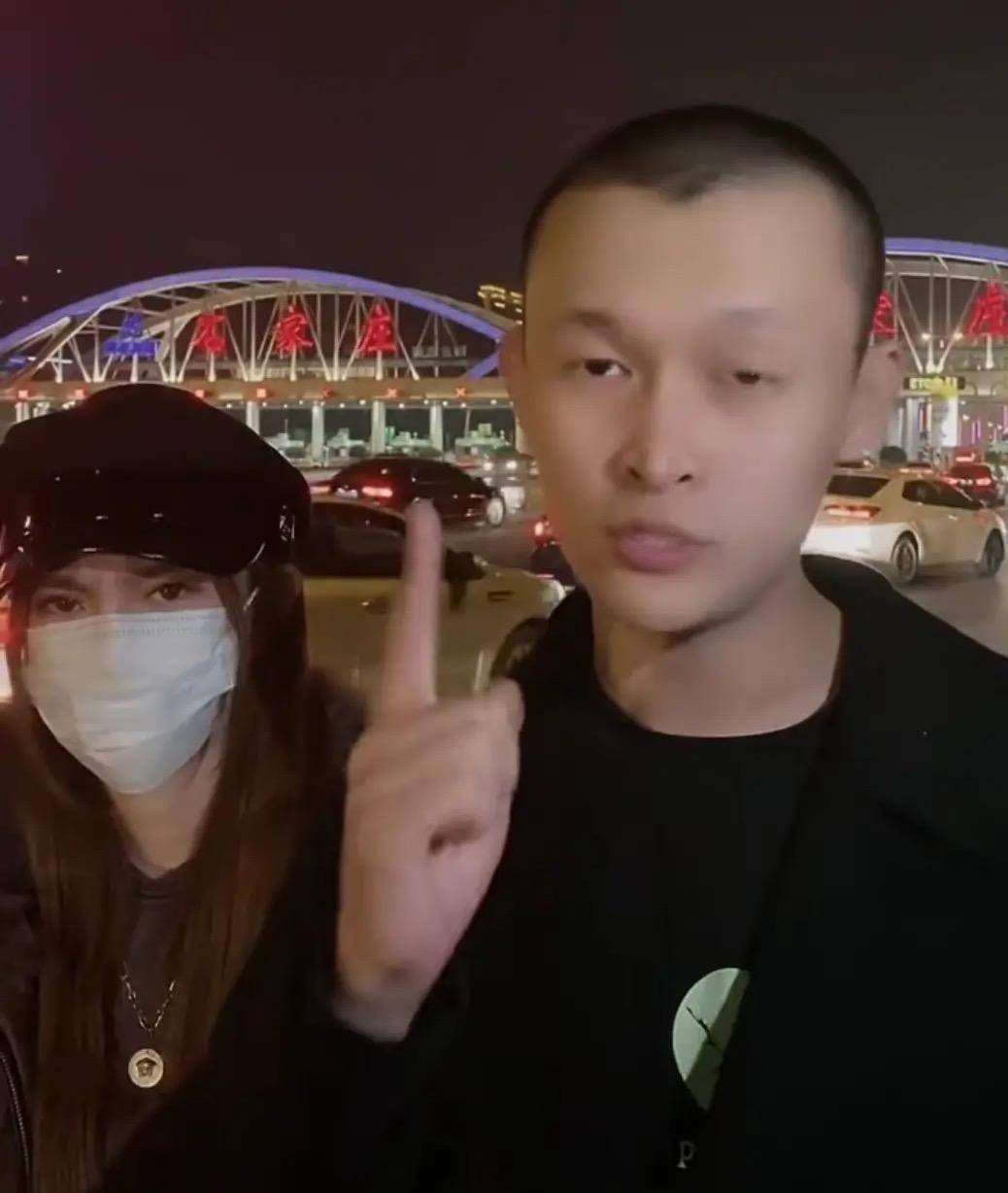 赵本山前徒弟为了金钱无底线,带老婆给网红洗脚,幕后导演发声_沈龙