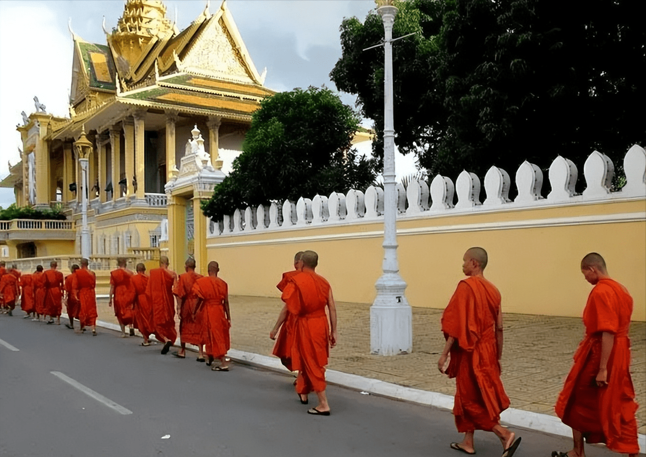 柬埔寨和尚数量高达7万，每100位男性中就有一人出家…_搜狐网