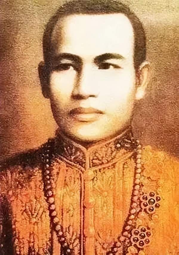 儿子智商低下女儿病危,泰国国王玛哈被咒十世而亡要应验 