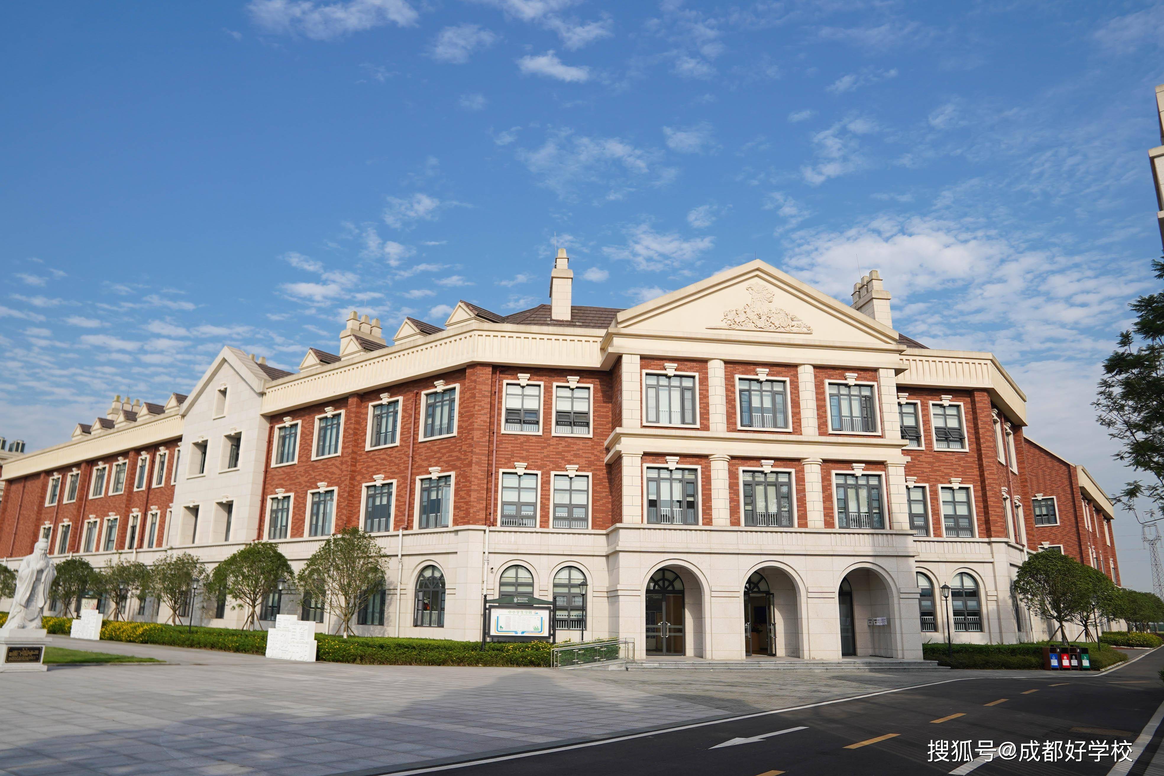 图书馆藏书超4万册学校建筑群由清华大学建筑设计研究院设计坐落于